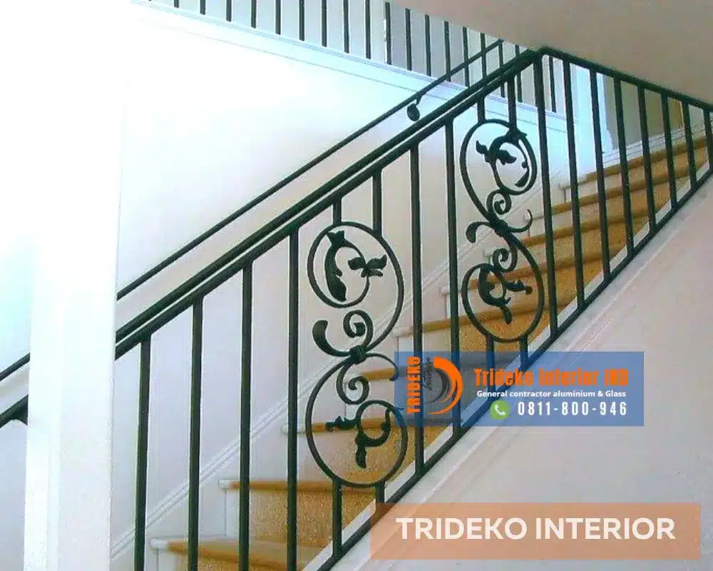 railing kaca atau railing besi