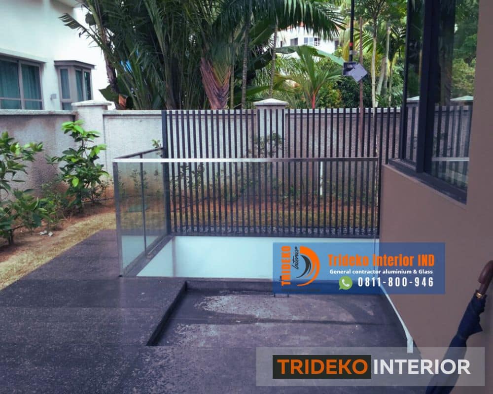 parbandingan Railing Kaca atau Besi