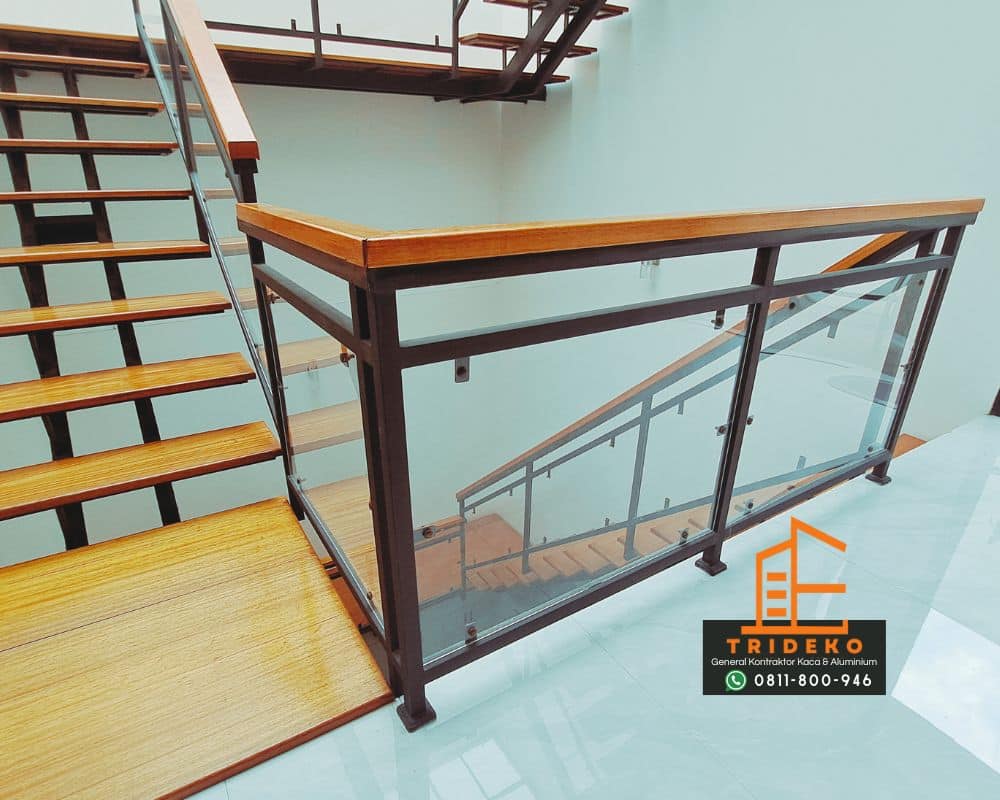 Railing Tangga Kaca Kombinasi Kayu 3 Railing Tangga Kaca Kombinasi Kayu